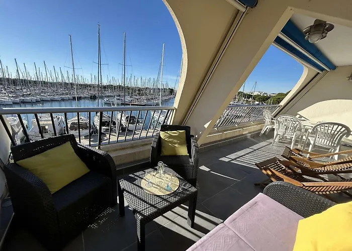 Climatisé 6 Pers Avec Terrasse Et Piscine à Port Camargue - Fr-1-250-253 *