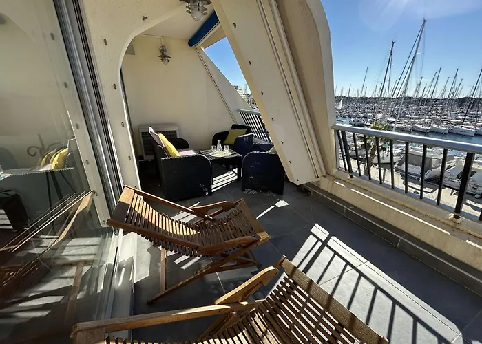 Climatisé 6 Pers Avec Terrasse Et Piscine à Port Camargue - Fr-1-250-253 * Le Grau-du-Roi