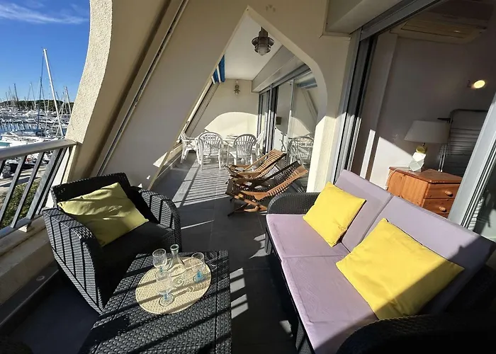 Climatisé 6 Pers Avec Terrasse Et Piscine à Port Camargue - Fr-1-250-253 Le Grau-du-Roi