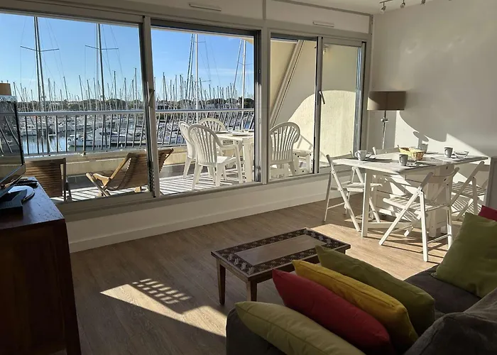 Climatisé 6 Pers Avec Terrasse Et Piscine à Port Camargue - Fr-1-250-253 *