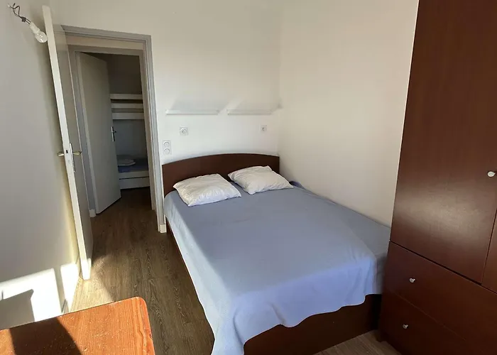 Apartamento Climatisé 6 Pers Avec Terrasse Et Piscine à Port Camargue - Fr-1-250-253