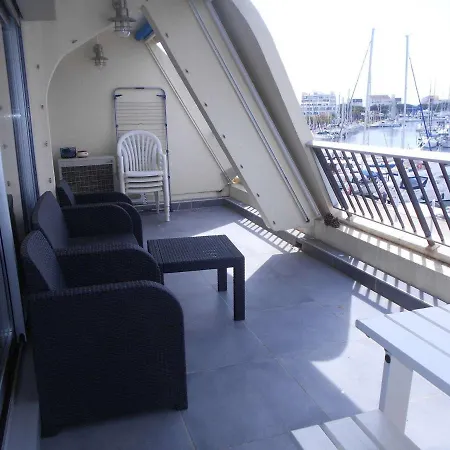 Apartment Climatise 6 Pers Avec Terrasse Et Piscine A Port Camargue - Fr-1-250-253