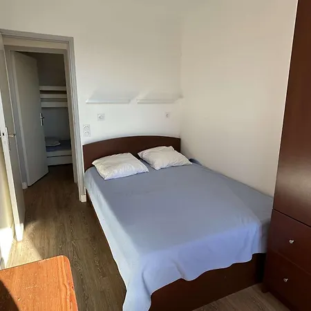 شقة Climatise 6 Pers Avec Terrasse Et Piscine A Port Camargue - Fr-1-250-253