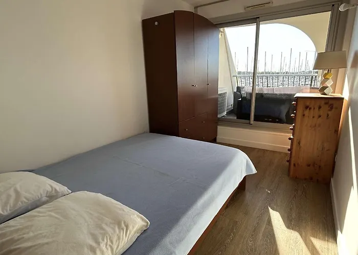 Lejlighed Climatise 6 Pers Avec Terrasse Et Piscine A Port Camargue - Fr-1-250-253 *